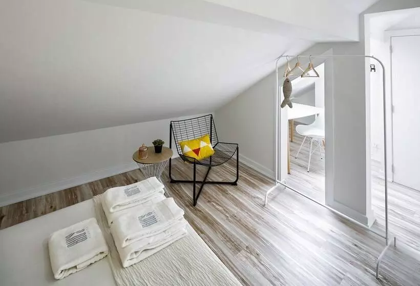 پانسیون Jr Studios & Suites I Rius I