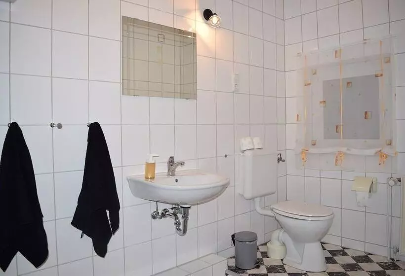 Majatalo Roomrental   Zimmervermietung