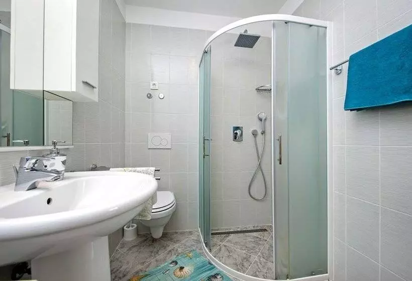 Holiday Home And Apartment Dubravka