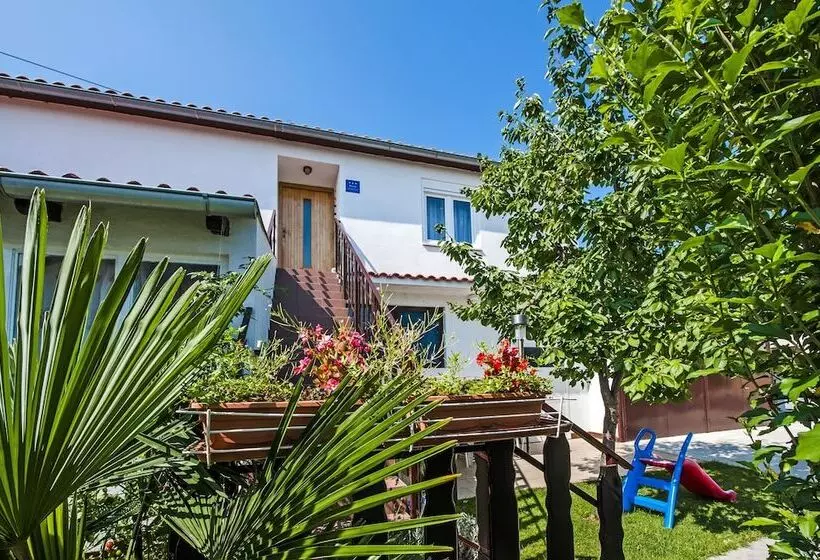 Holiday Home And Apartment Dubravka