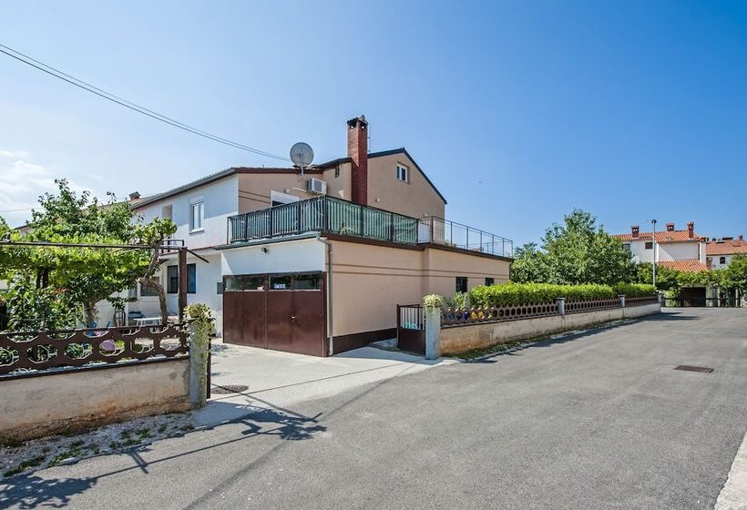 Holiday Home And Apartment Dubravka