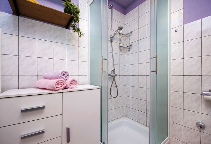 Holiday Home And Apartment Dubravka