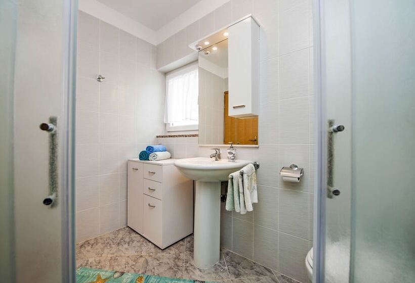 Holiday Home And Apartment Dubravka