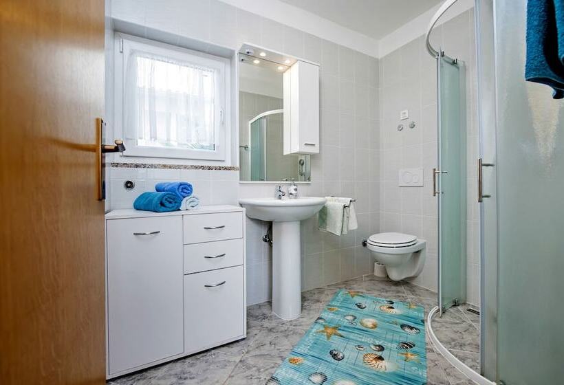 Holiday Home And Apartment Dubravka