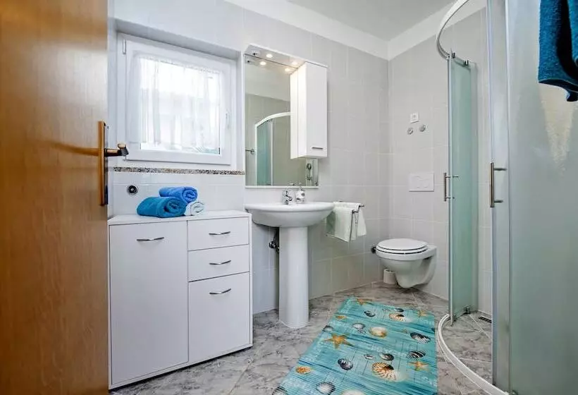Holiday Home And Apartment Dubravka