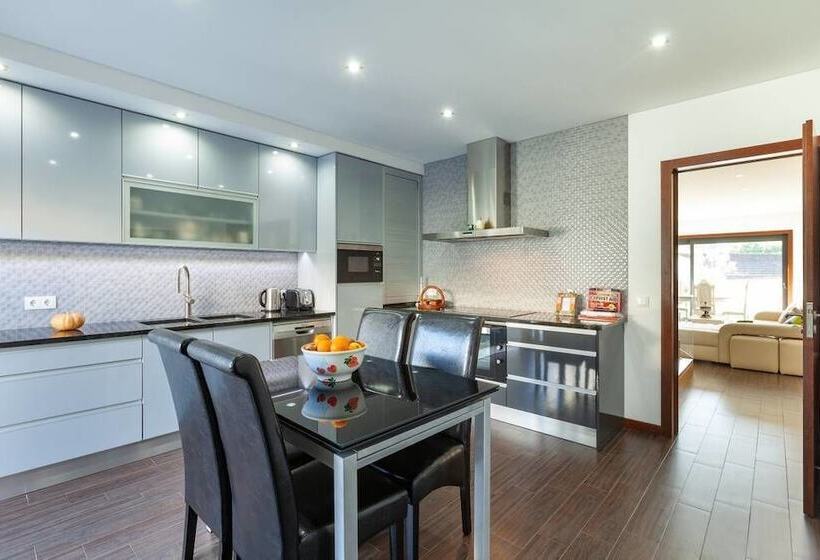 Private Modern Home, Fully Equipped, Near Historic Braga Centre