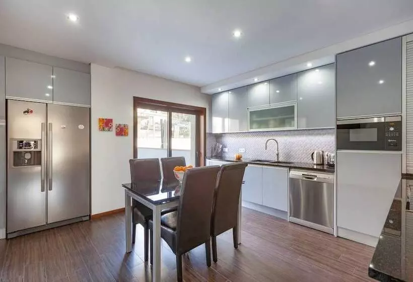 Private Modern Home, Fully Equipped, Near Historic Braga Centre