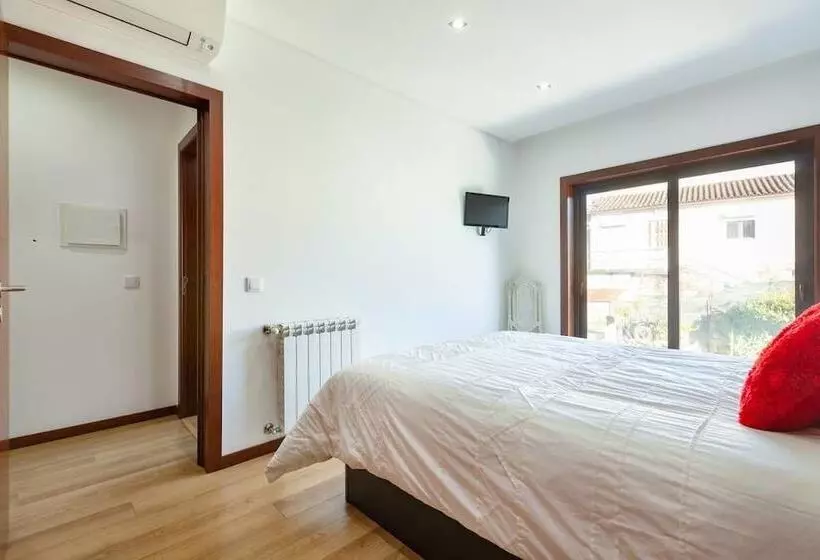 Private Modern Home, Fully Equipped, Near Historic Braga Centre