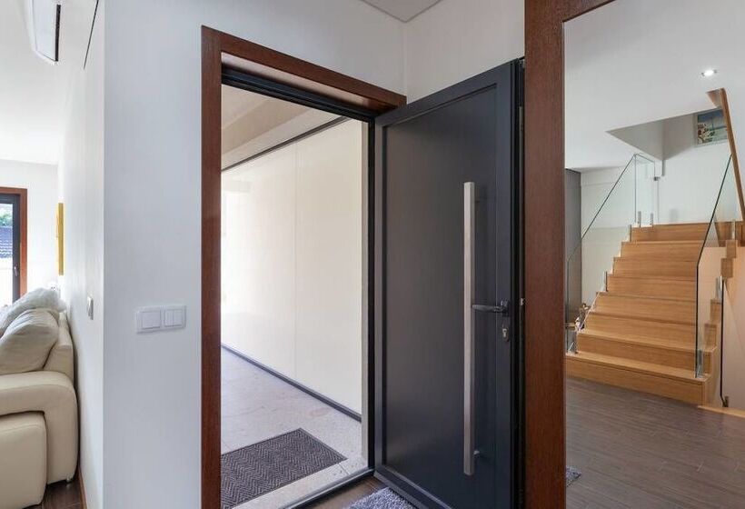 Private Modern Home, Fully Equipped, Near Historic Braga Centre