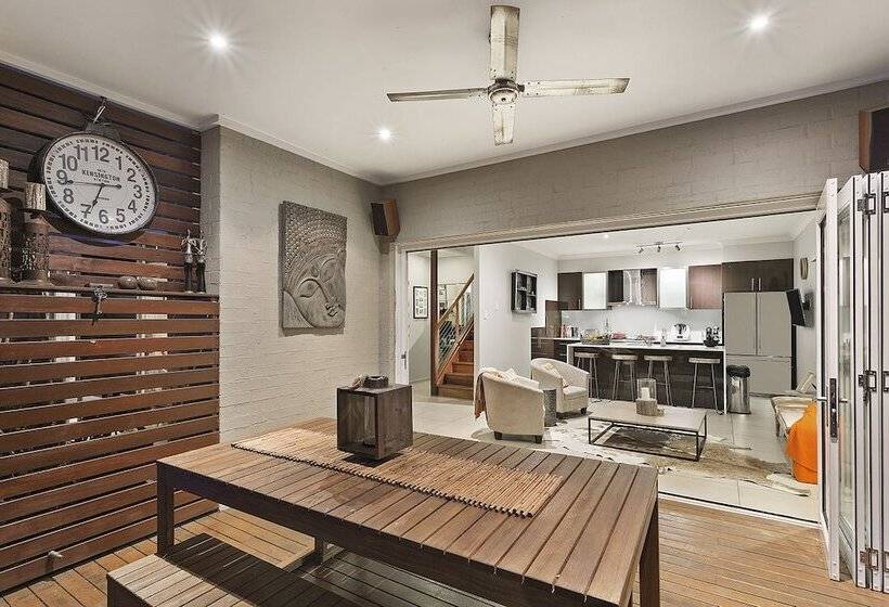 Resort Style Home Near Airport & Cbd