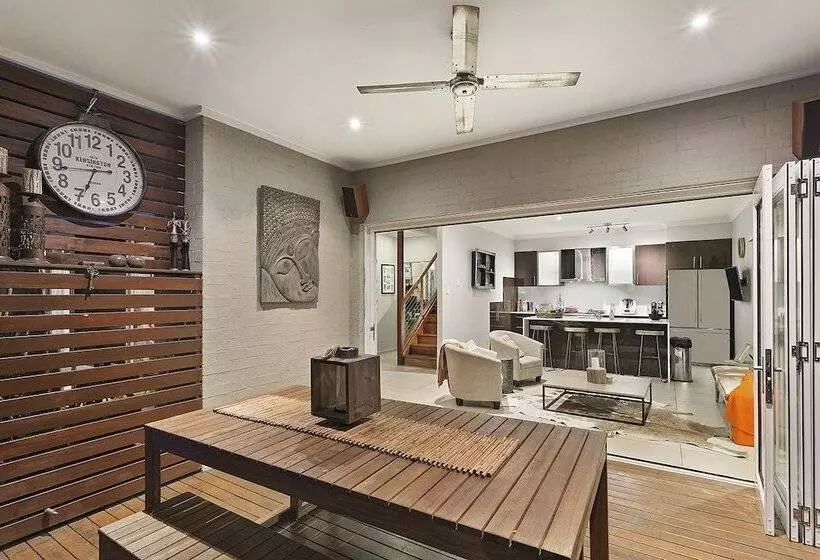 Resort Style Home Near Airport & Cbd