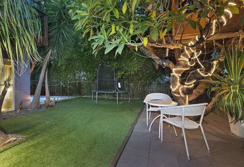 Resort Style Home Near Airport & Cbd