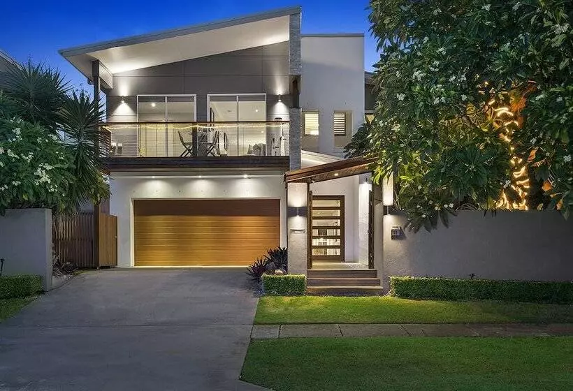 Resort Style Home Near Airport & Cbd