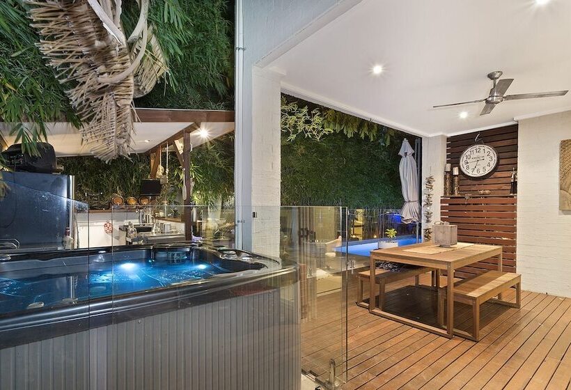 Resort Style Home Near Airport & Cbd