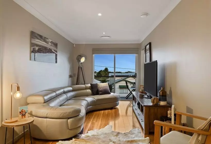 Resort Style Home Near Airport & Cbd