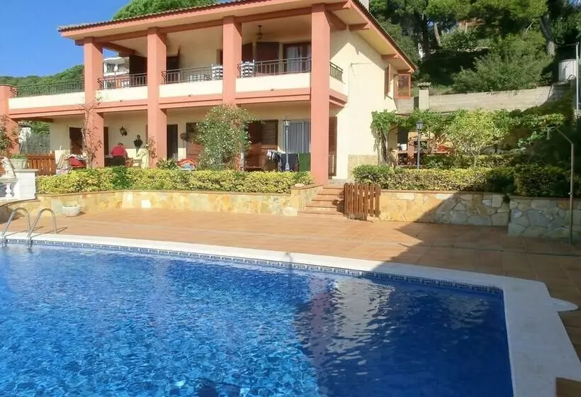 104656    Villa In Blanes