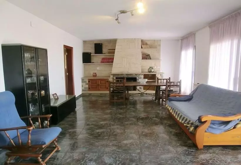 104656    Villa In Blanes