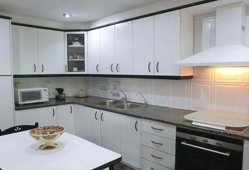 104656    Villa In Blanes