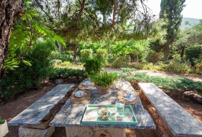 Beautiful Mini Eco Farmhouse