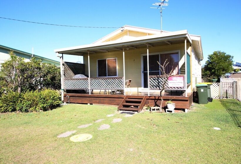 Frog Hollow Hat Head 3 Oak St No Sheets Or Towels Provided