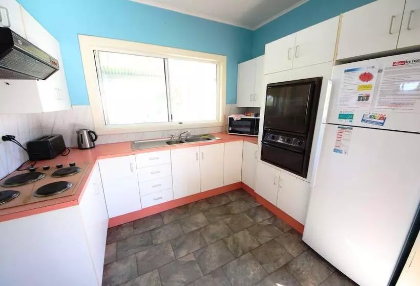 Frog Hollow Hat Head 3 Oak St  No Sheets Or Towels Provided