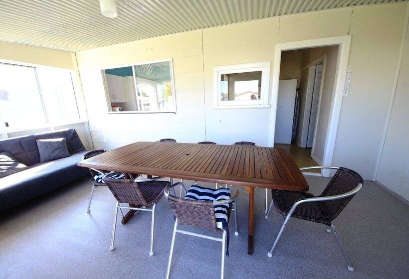 Frog Hollow Hat Head 3 Oak St No Sheets Or Towels Provided