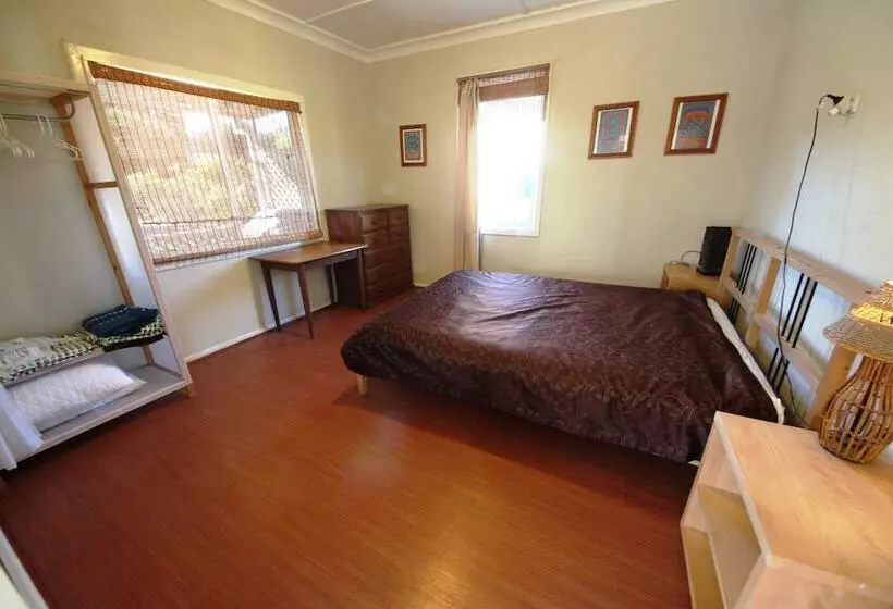 Frog Hollow Hat Head 3 Oak St  No Sheets Or Towels Provided