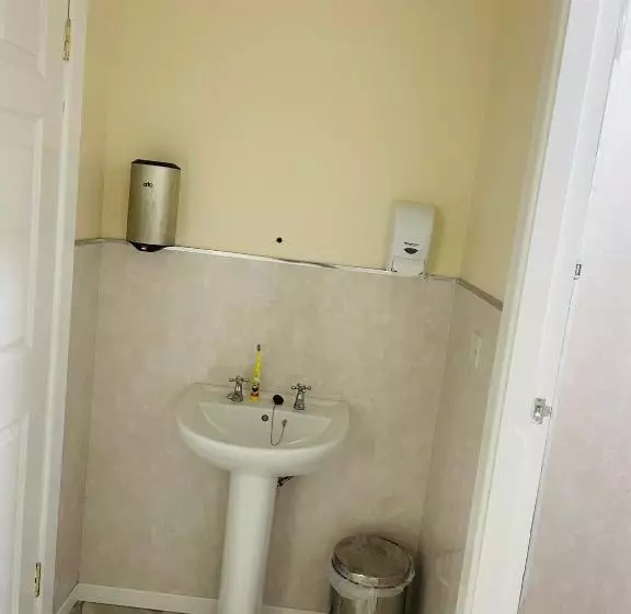 Greenway & Copper Coast Hostel