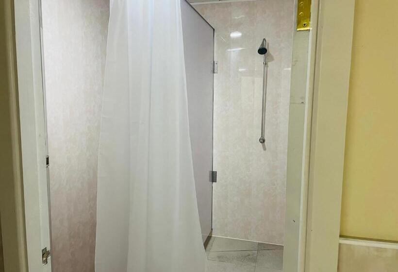 Greenway & Copper Coast Hostel