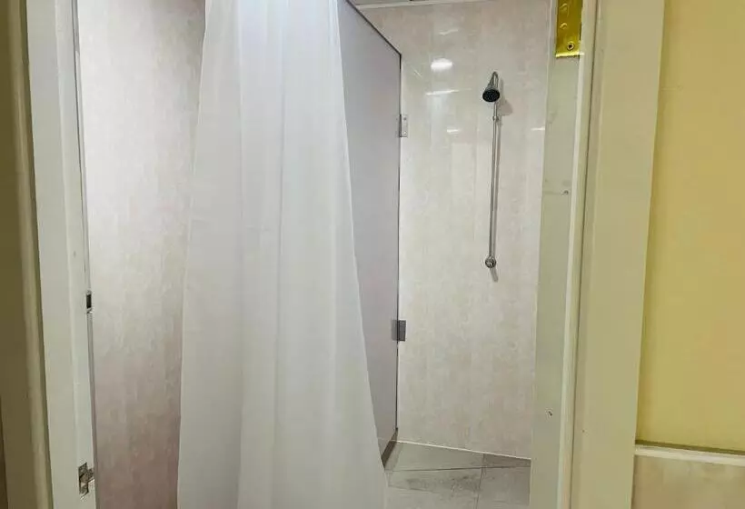 Greenway & Copper Coast Hostel