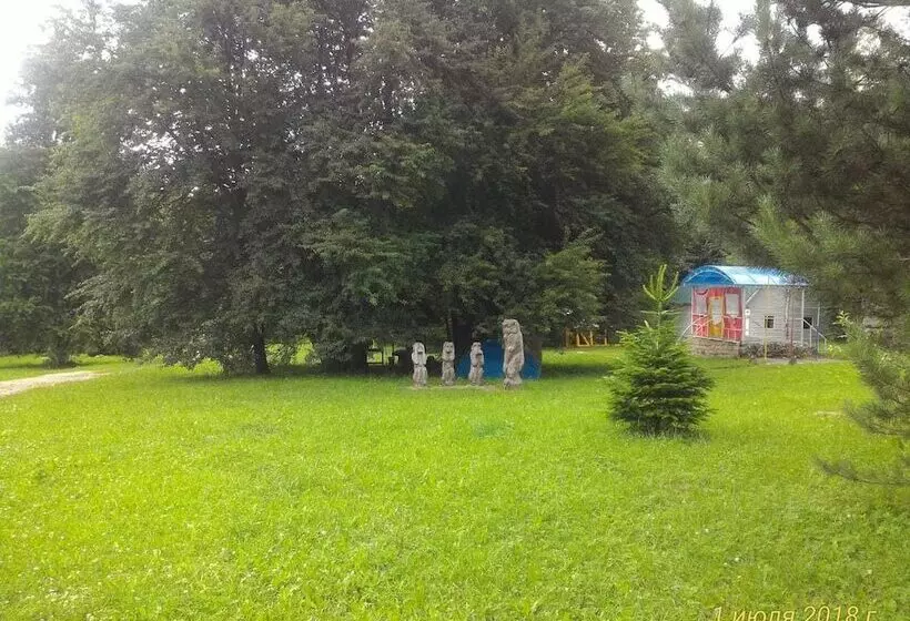 Hotelli Turbaza Serebryany Klyuch