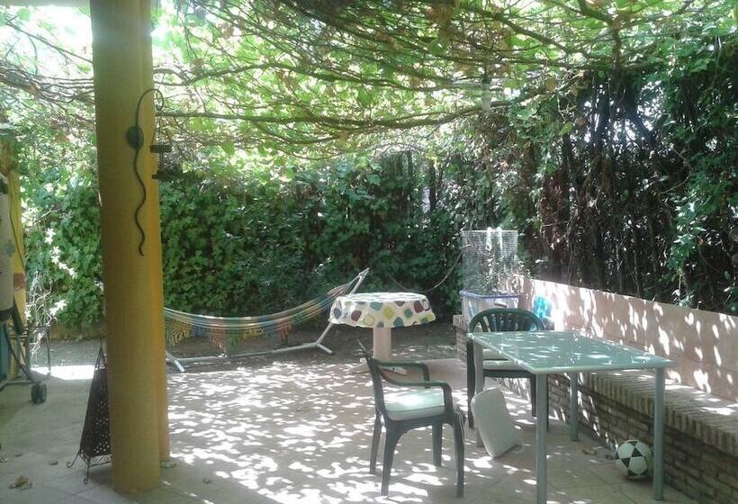 פנסיון Mi Casa En Espartinas