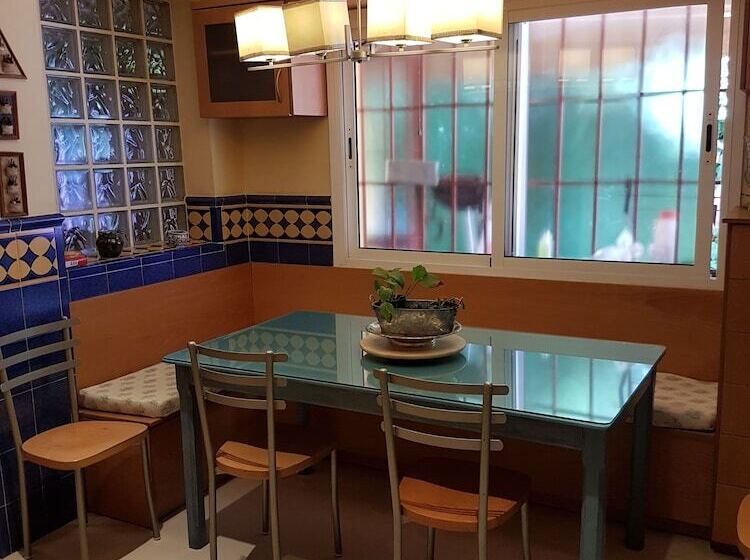 פנסיון Mi Casa En Espartinas