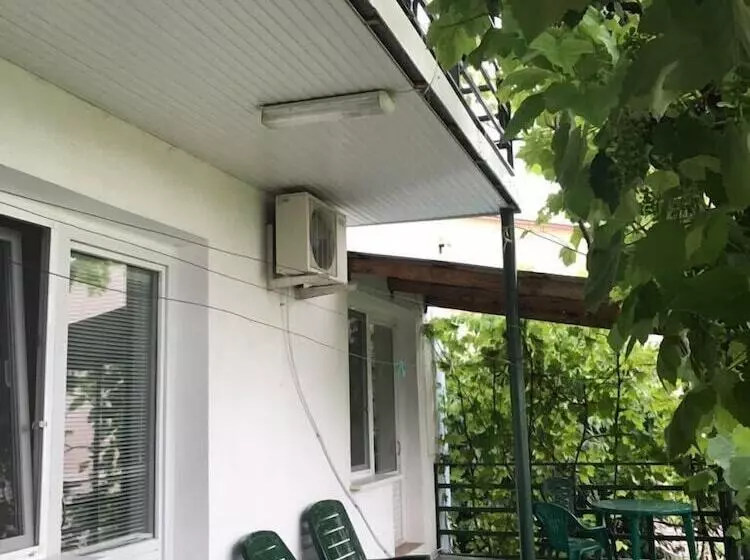 Majatalo Na Krasnozelenykh 38 Guest House