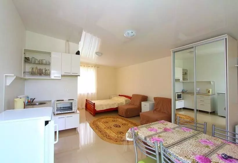 Majatalo Na Krasnozelenykh 38 Guest House