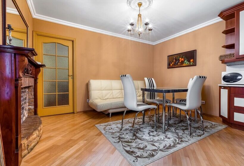 Apartments Comfort On Griboedova 12 15