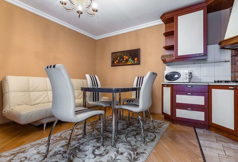 Apartments Comfort On Griboedova 12 15