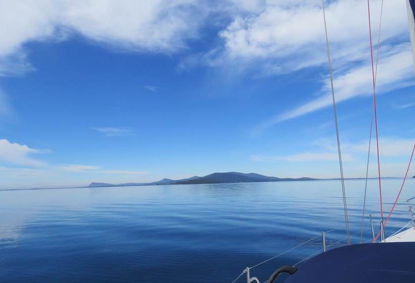 Отель Sailtas  Sailing Charters To Bruny Island  Adults Only