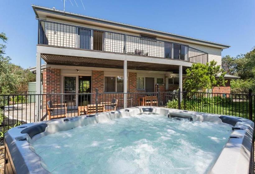 Ocean Breeze Retreat With Spa And Space