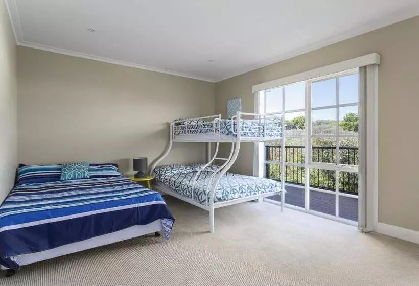 Ocean Breeze Retreat With Spa And Space