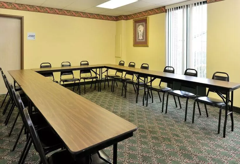 Отель Americas Best Value West Point