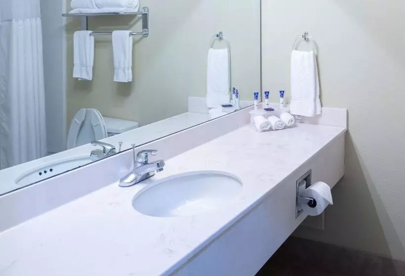 Отель Americas Best Value West Point