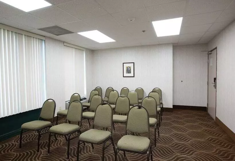 Отель Americas Best Value West Point