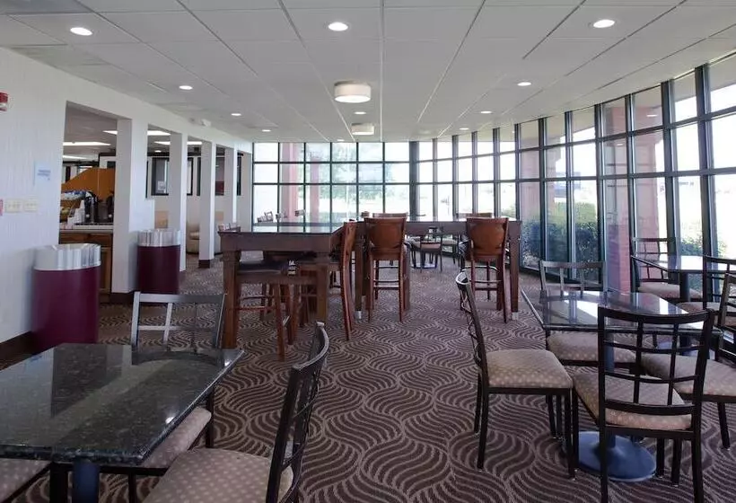 Отель Americas Best Value West Point