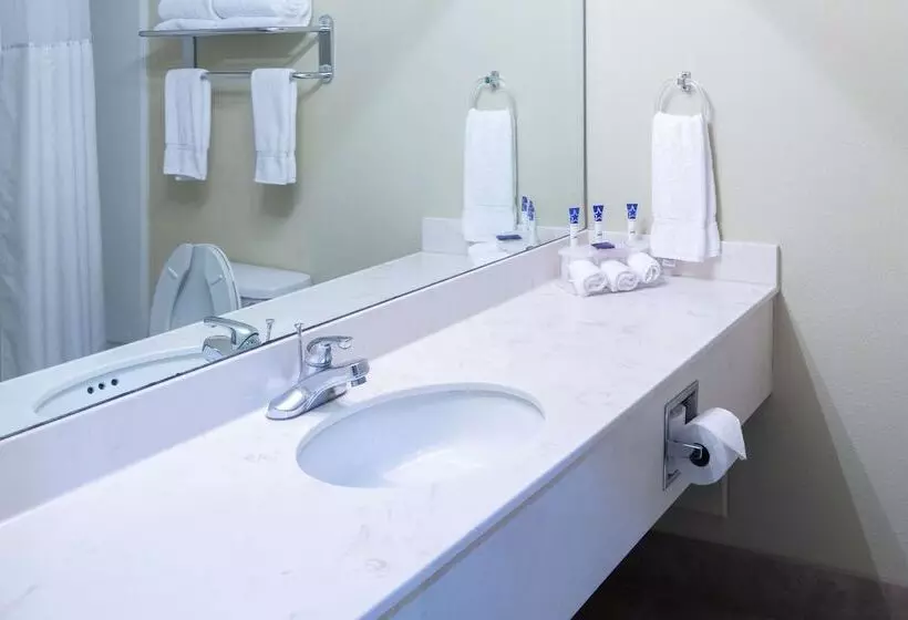 Отель Americas Best Value West Point