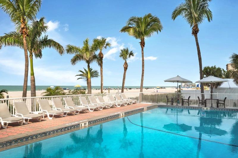 Отель Bellwether Beach Resort