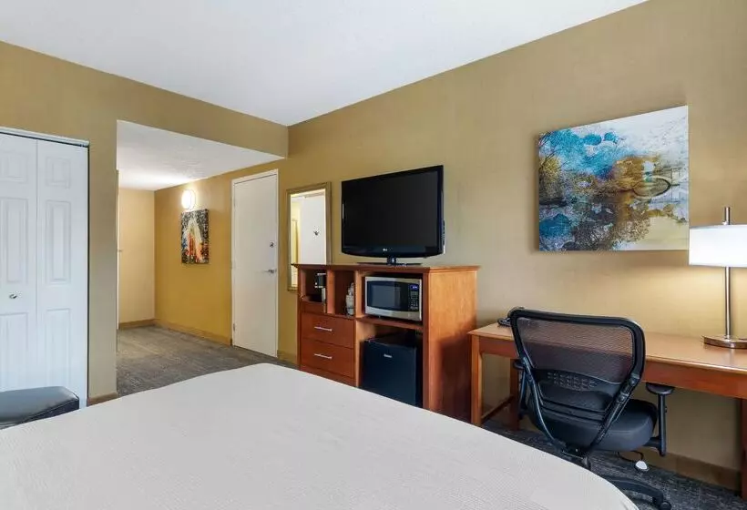 Отель Clarion Inn