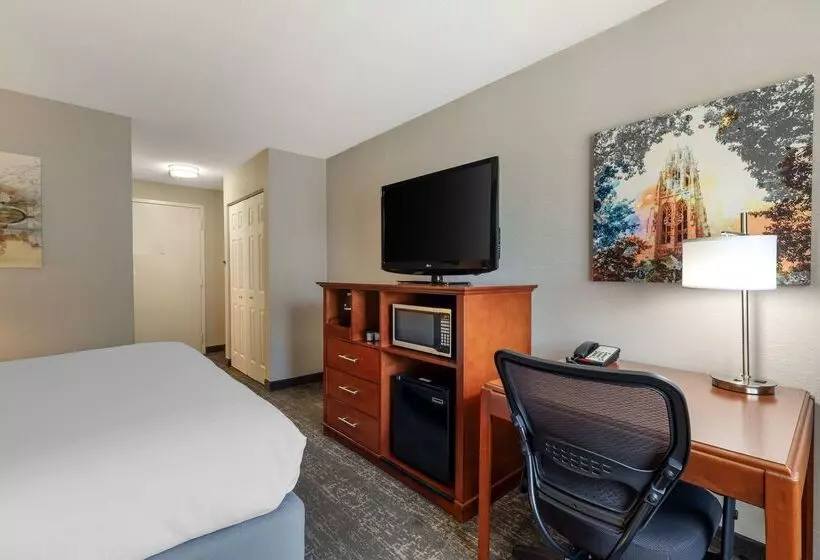 Отель Clarion Inn