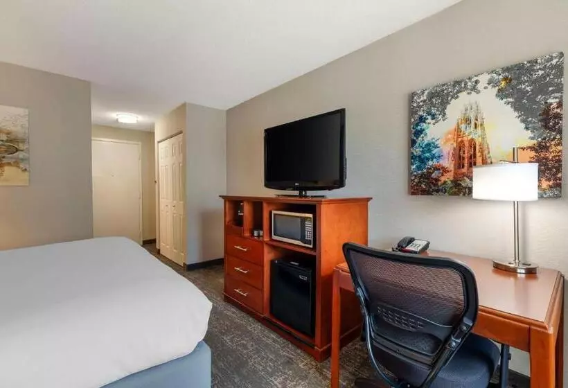 Отель Clarion Inn