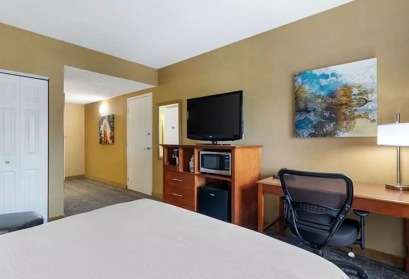 Отель Clarion Inn